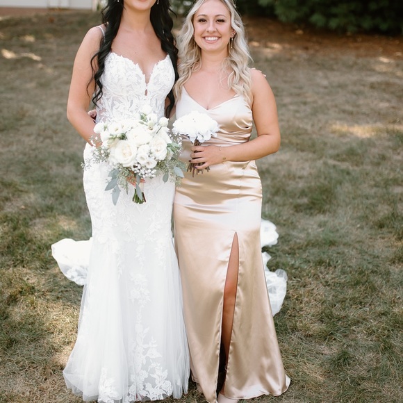 Elegant Satin Evening Gown - Picture 2 of 2